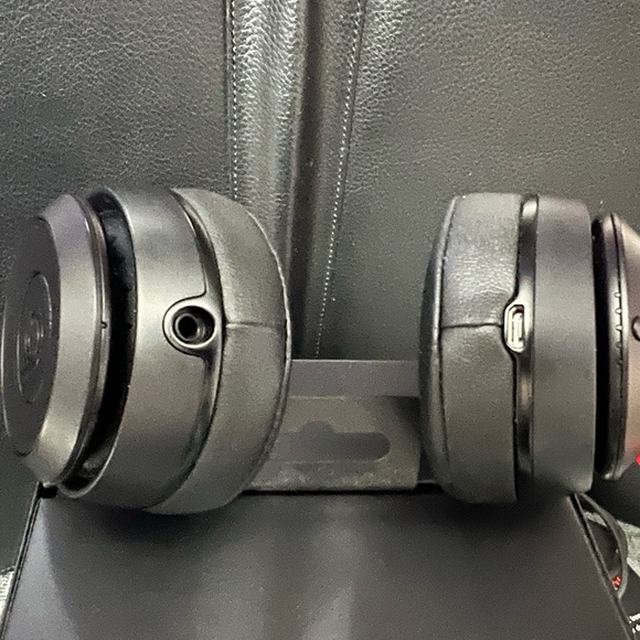BEATS Solo3 LIKE NEW - Picture 10 of 12